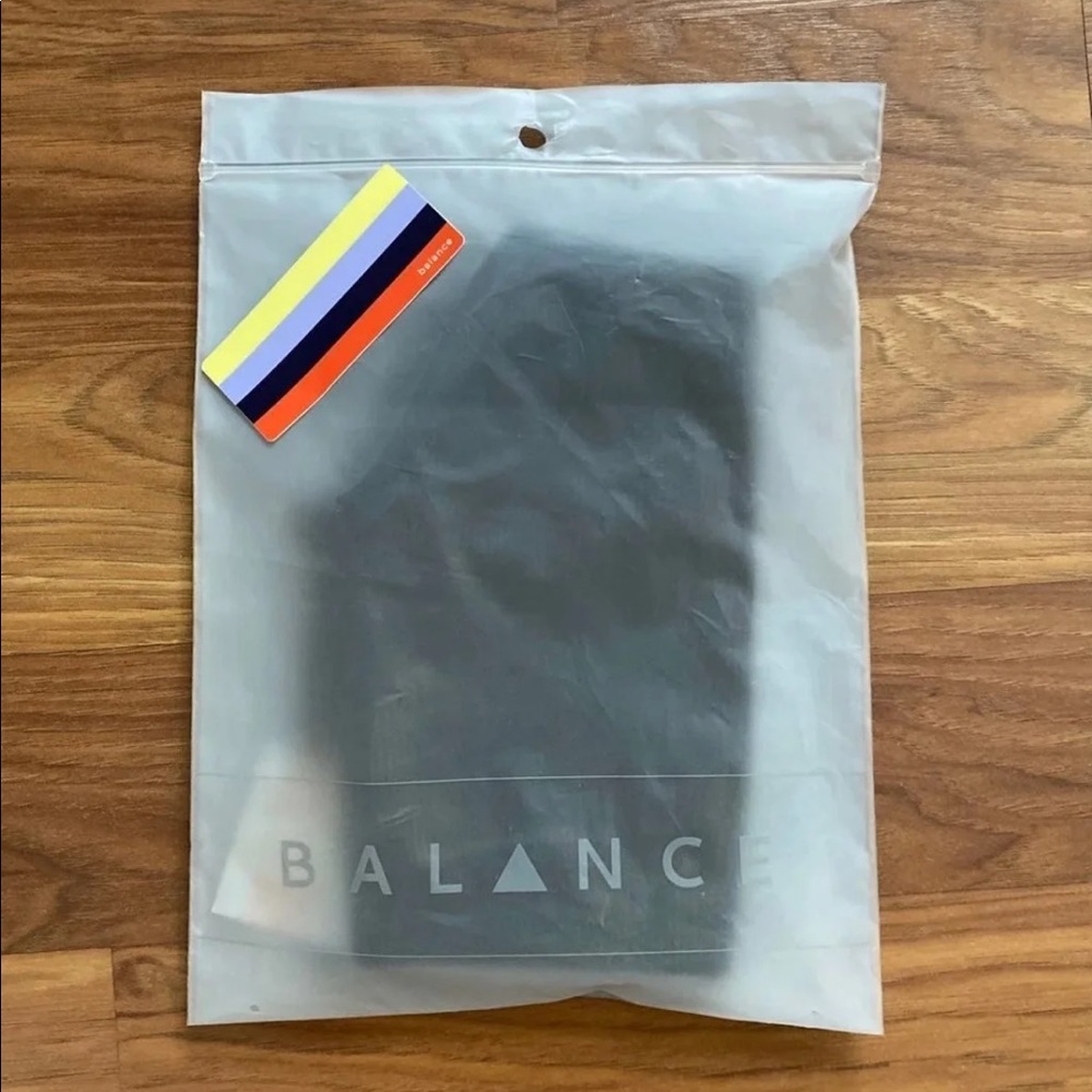 ❗️SOLD❗️Balance Athletica Synergy Top - Picture 5 of 9